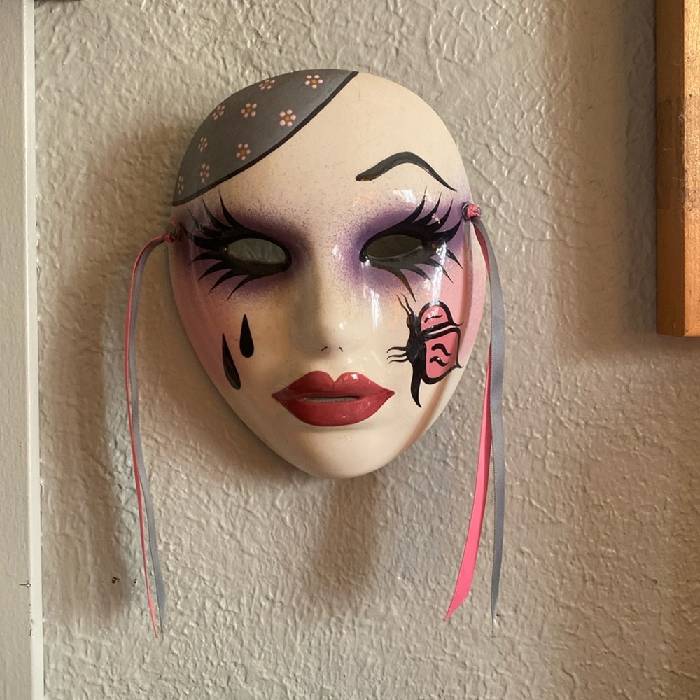 Vintage Ceramic Decorative Mask 1987 New Orleans Hand Painted Butterfly Carnival
